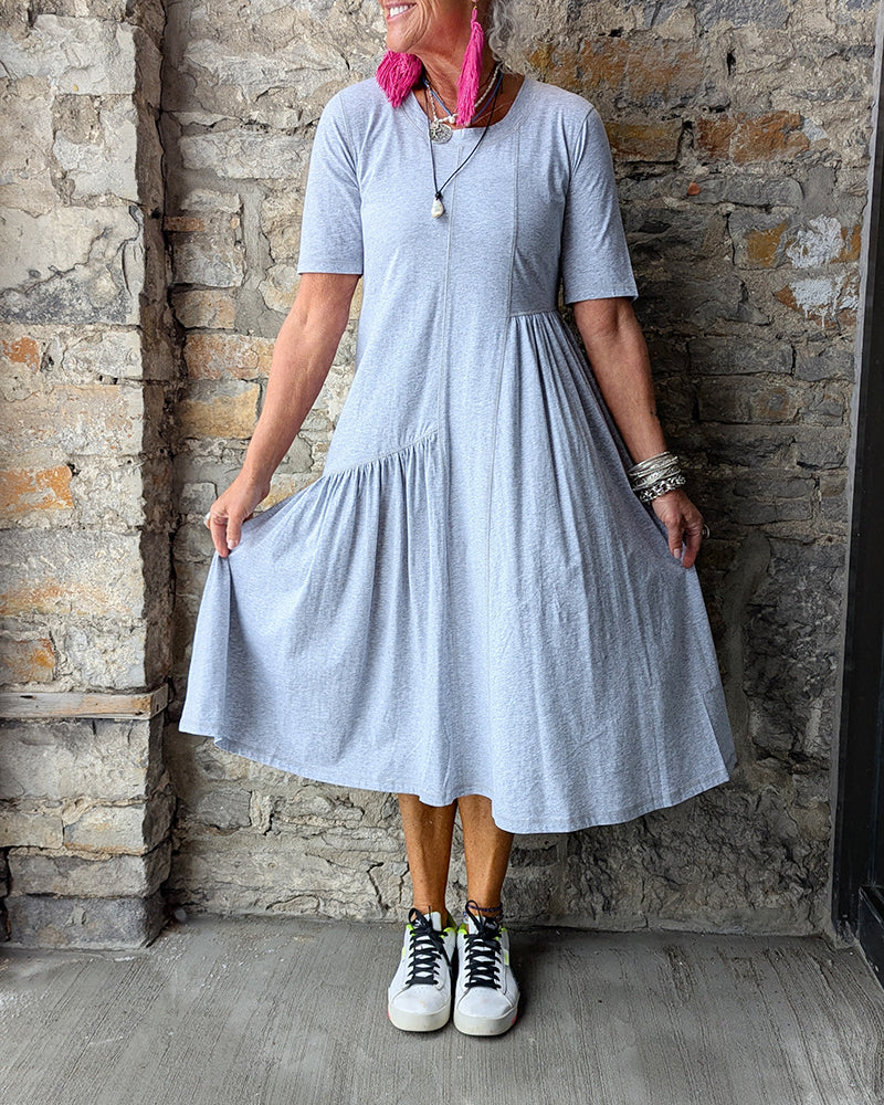 Round Neck Solid Color Pleated Dress