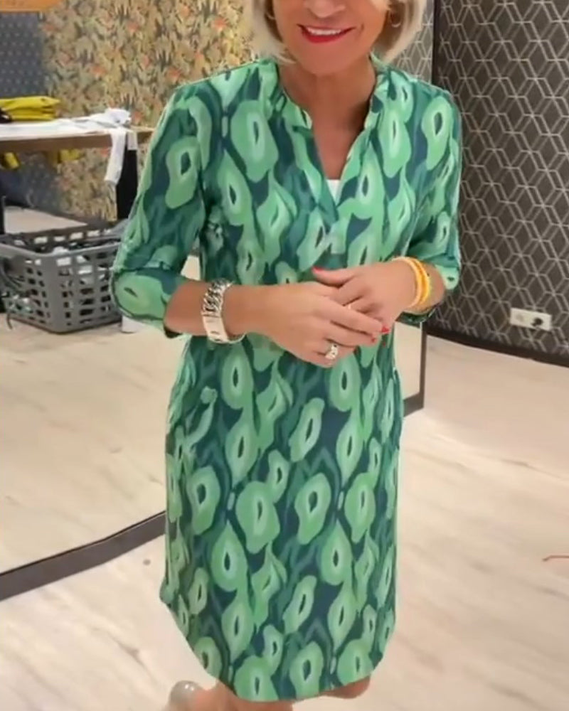 V-neck printed three-quarter sleeve dress