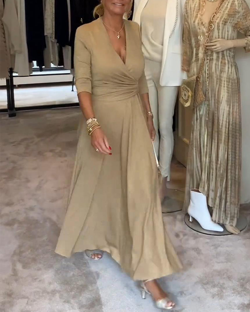 Elegant solid color V-neck three-quarter sleeve dress