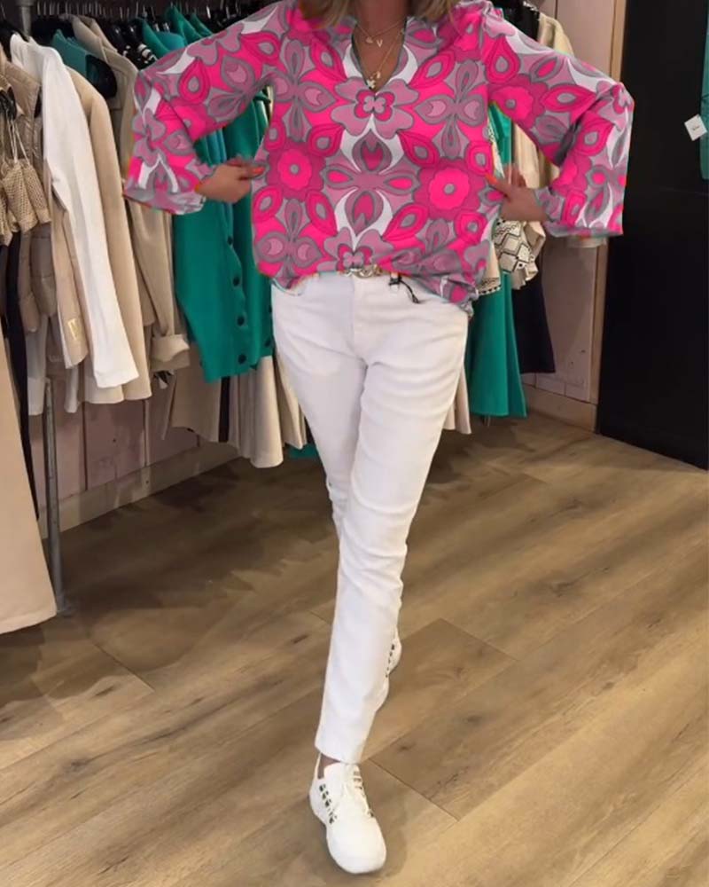 Loose and versatile printed blouse