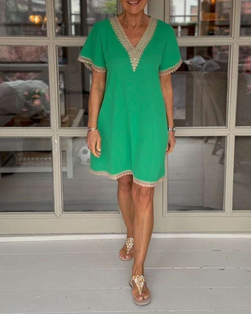 V-neck paneled lace elegant dress