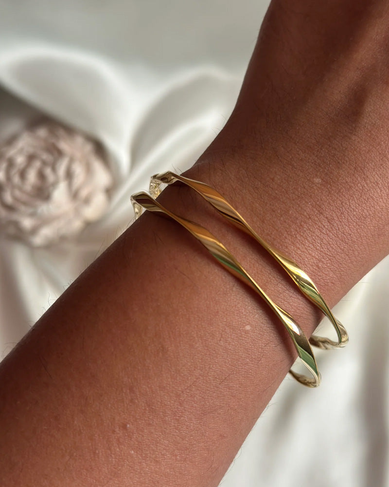 Closed Design Mobius Bracelet