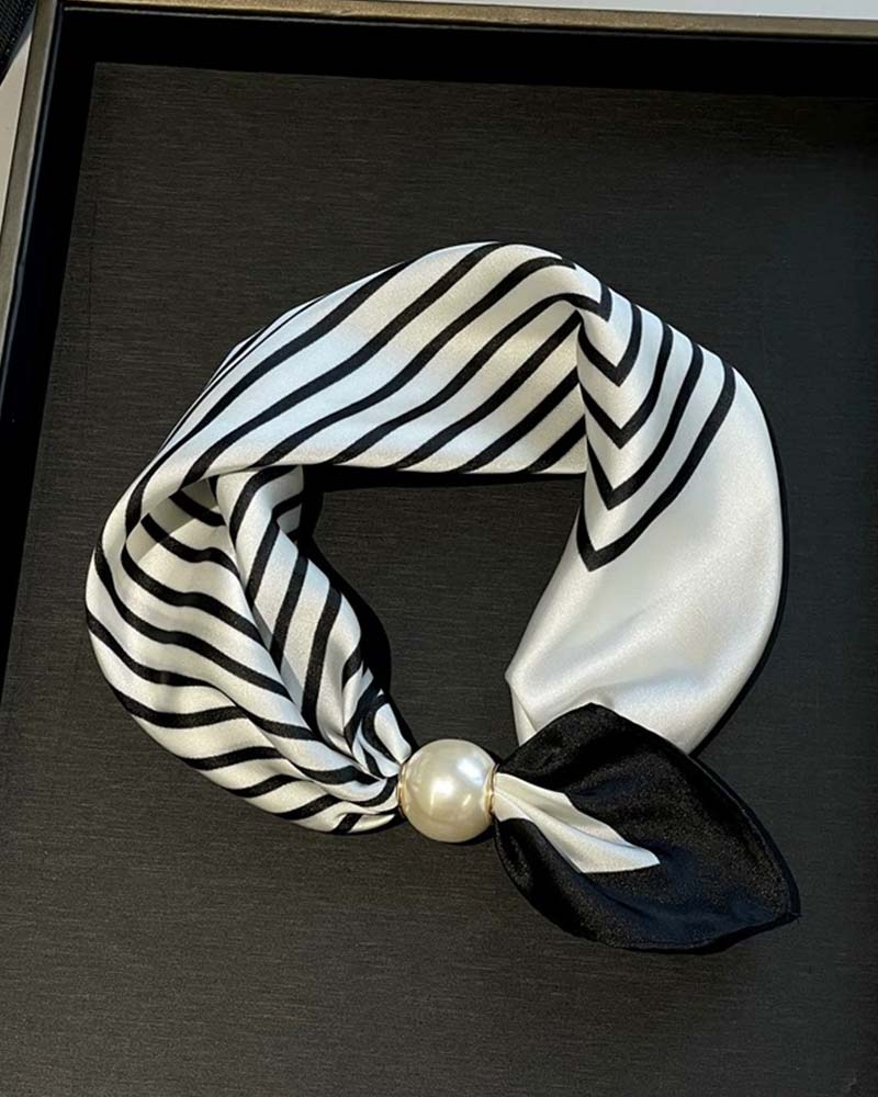 Effortless Glamour: Pop-On Pearl Necklace Scarf 🧣