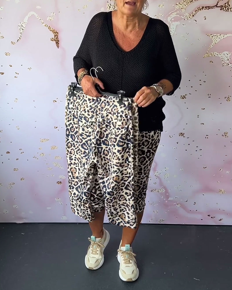 Slim-fit leopard print cropped trousers