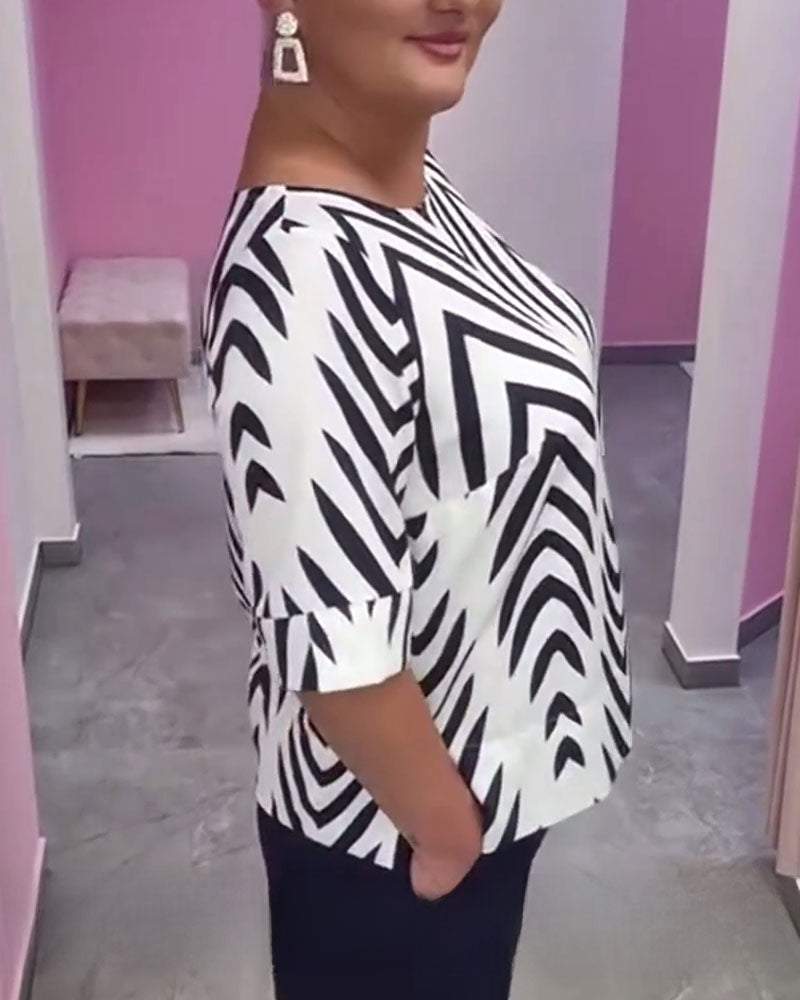 Crew Neck Half Sleeve Geometric Top