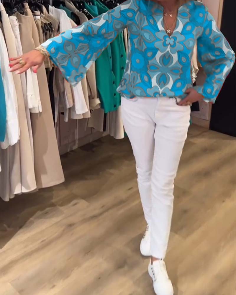 Loose and versatile printed blouse