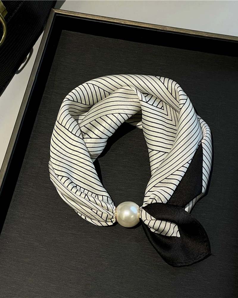 Effortless Glamour: Pop-On Pearl Necklace Scarf 🧣
