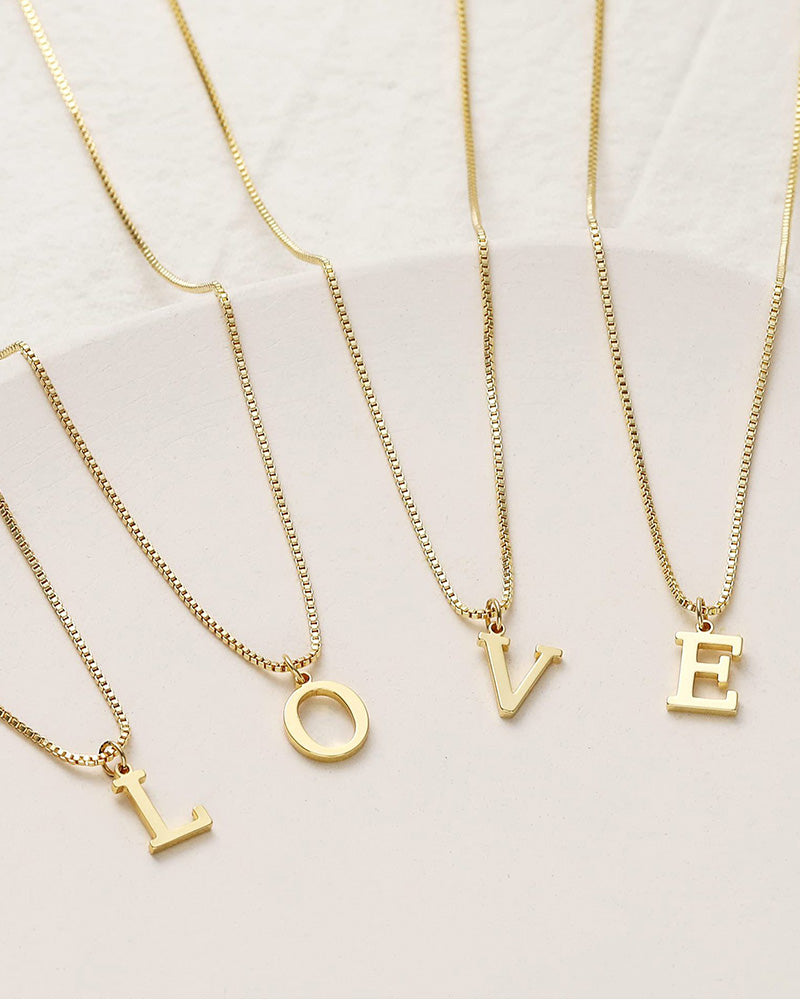 Fashionable and exquisite 26 English alphabet necklace