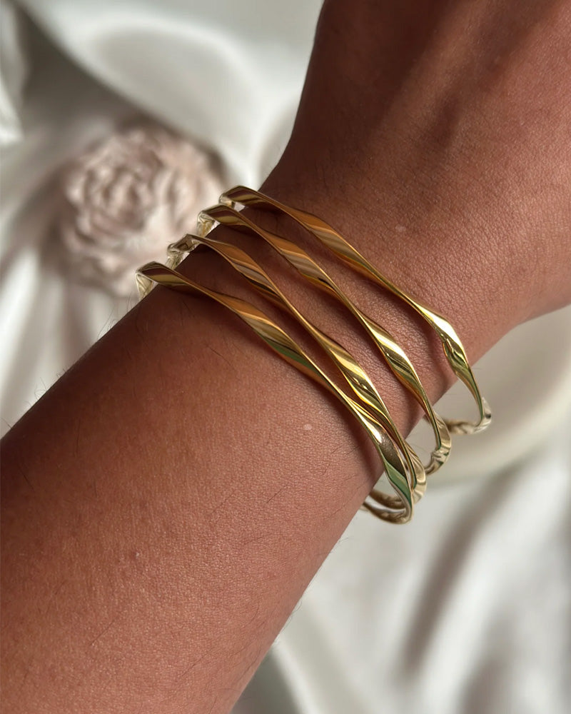 Closed Design Mobius Bracelet