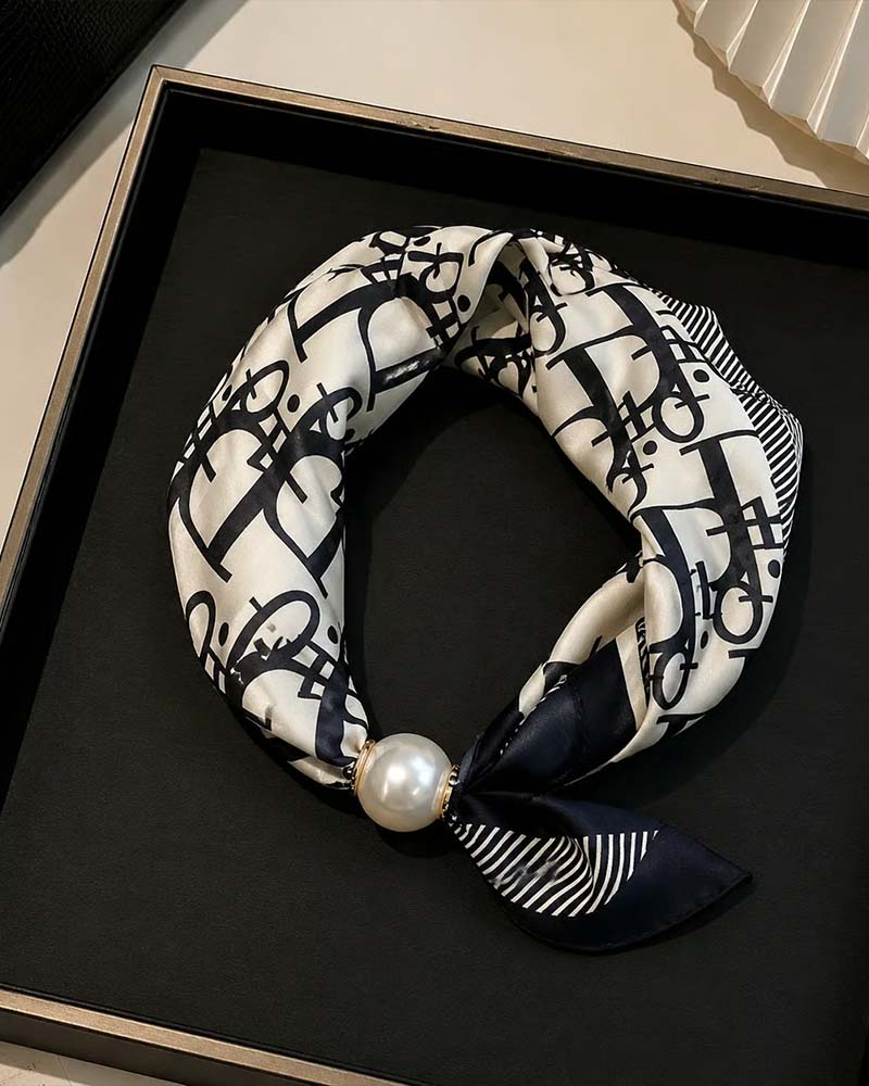 Effortless Glamour: Pop-On Pearl Necklace Scarf 🧣