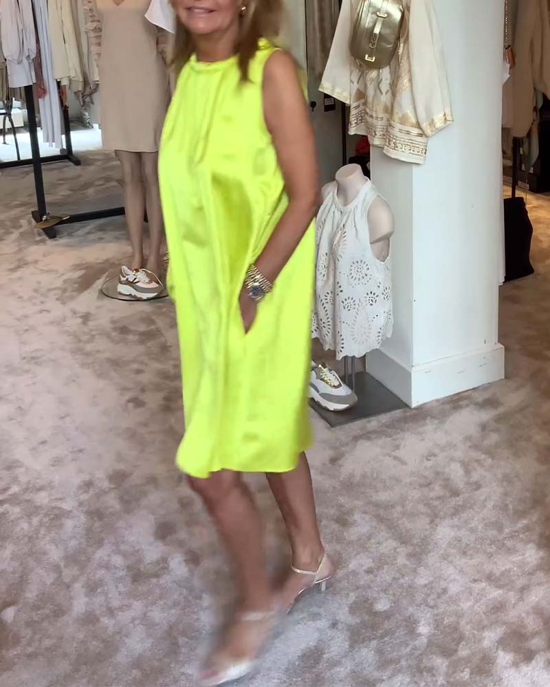 Women's sleeveless pleated solid color dress