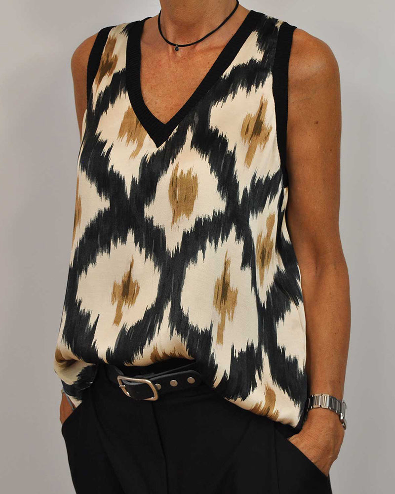 Printed V-neck sleeveless casual top