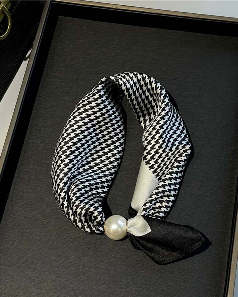Effortless Glamour: Pop-On Pearl Necklace Scarf 🧣