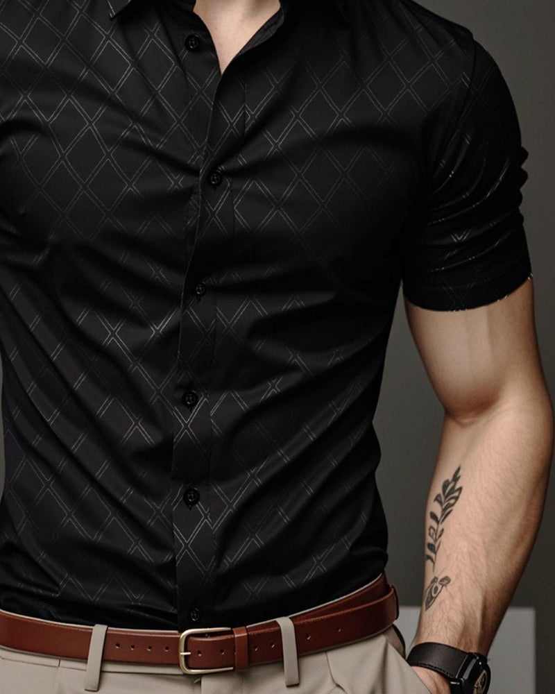 Dark Diamond Pattern Slim-Fit Short-Sleeved Shirt