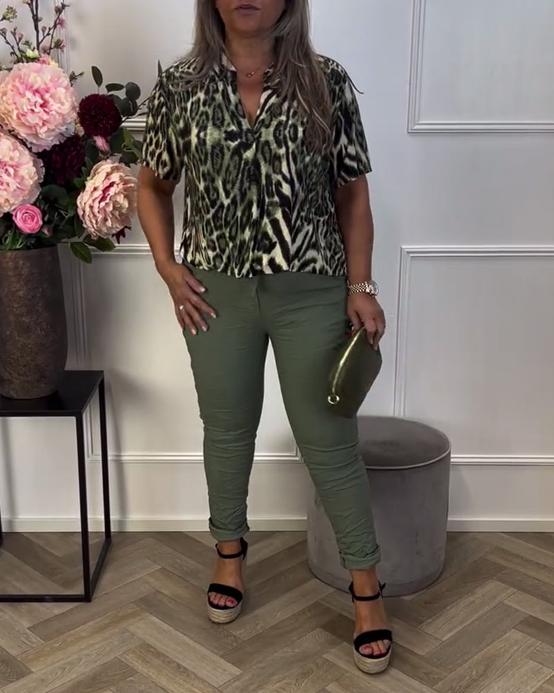 Fashionable Leopard Print Short-Sleeved Blouse