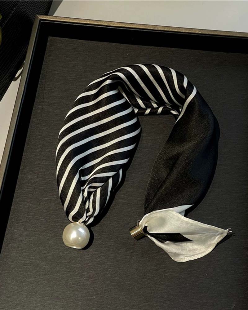 Effortless Glamour: Pop-On Pearl Necklace Scarf 🧣