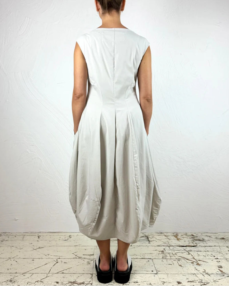 Solid color sleeveless bud casual dress