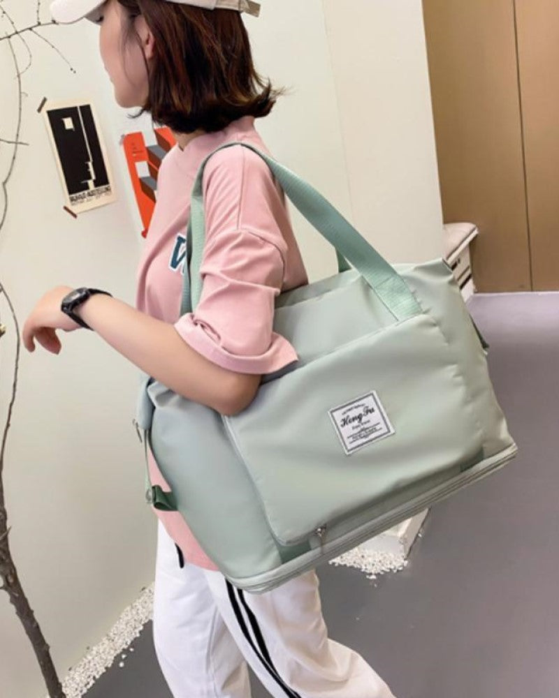 Large capacity shoulder bag