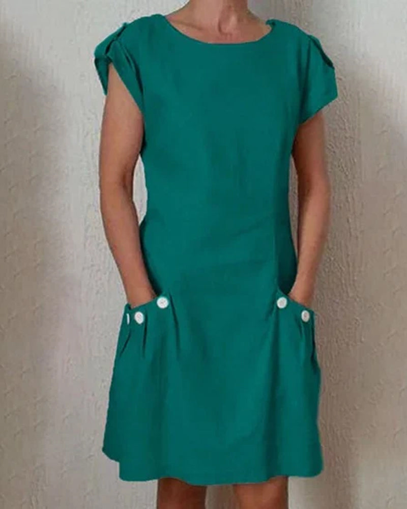 Solid color dress with pockets