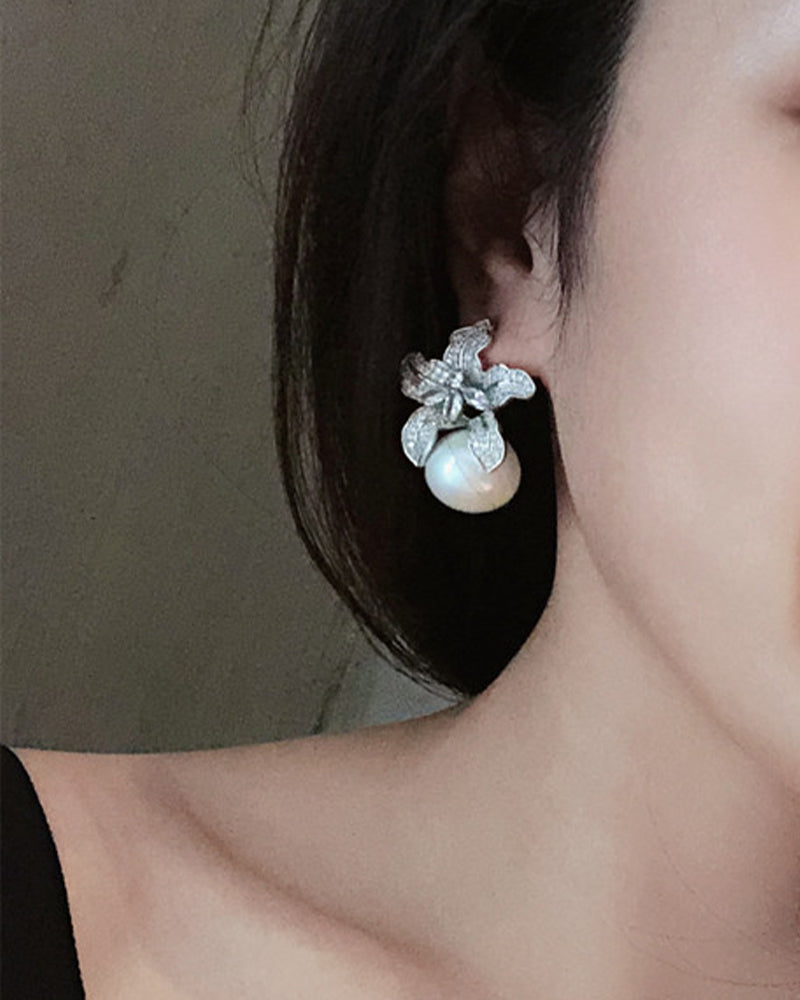 Lily pearl earrings