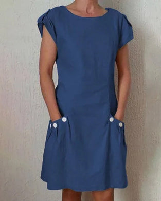 Solid color dress with pockets