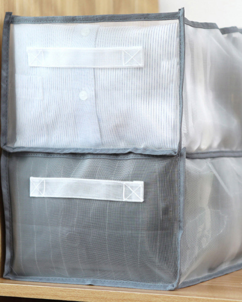 Clothes organizer for the wardrobe