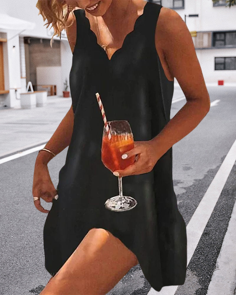 Wavy neck little black Dress