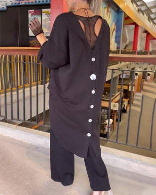 Loose-fitting long-sleeved top