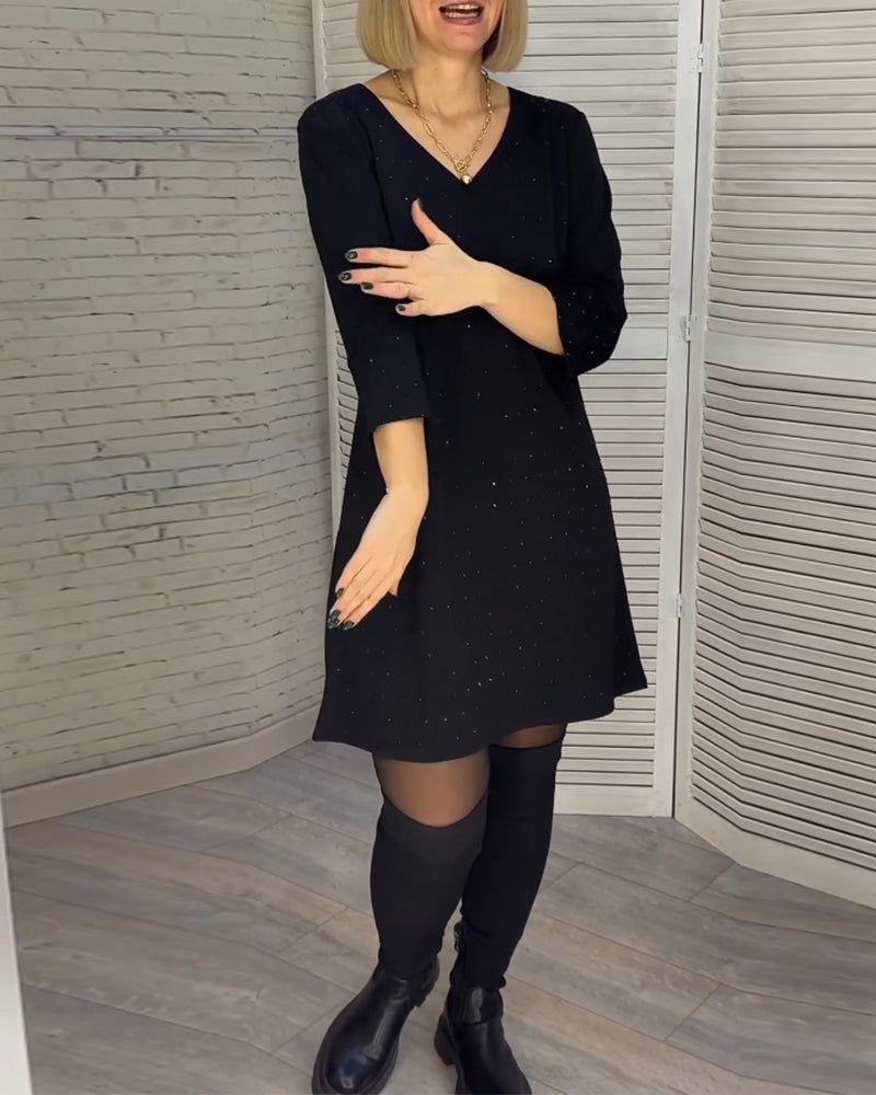 Elegant v-neck dress with three-quarter sleeves