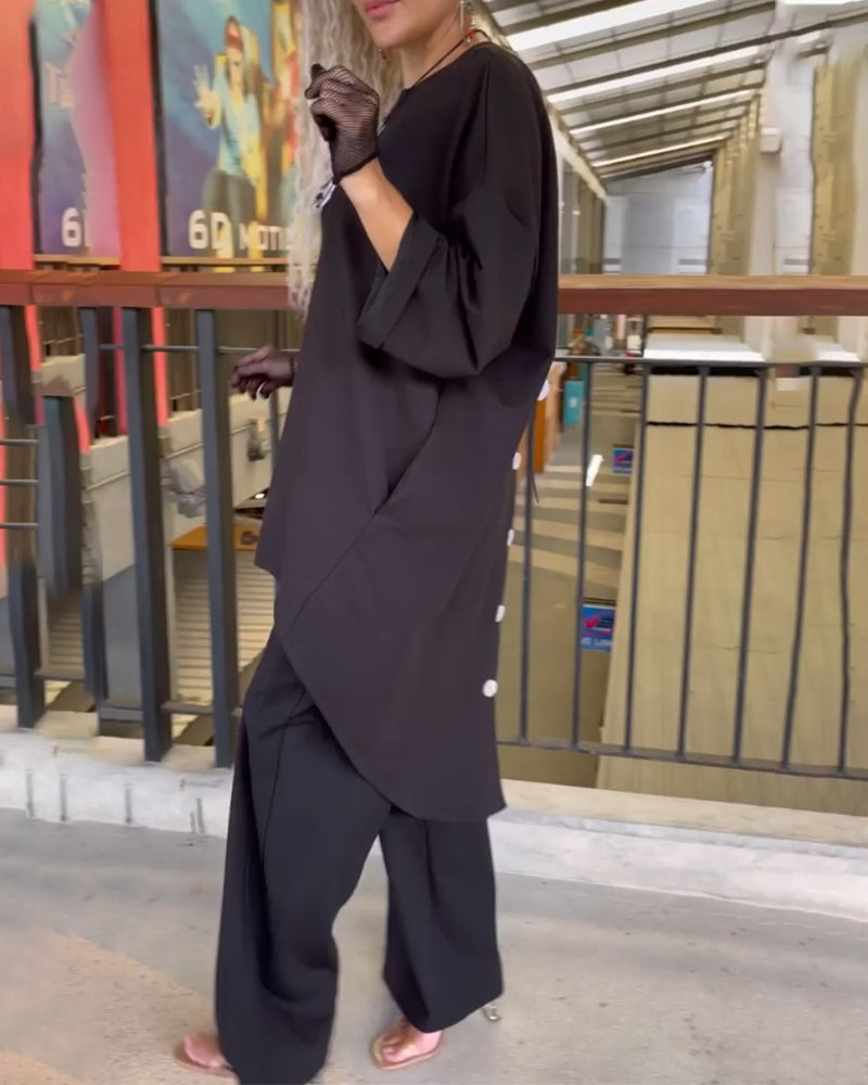 Loose-fitting long-sleeved top