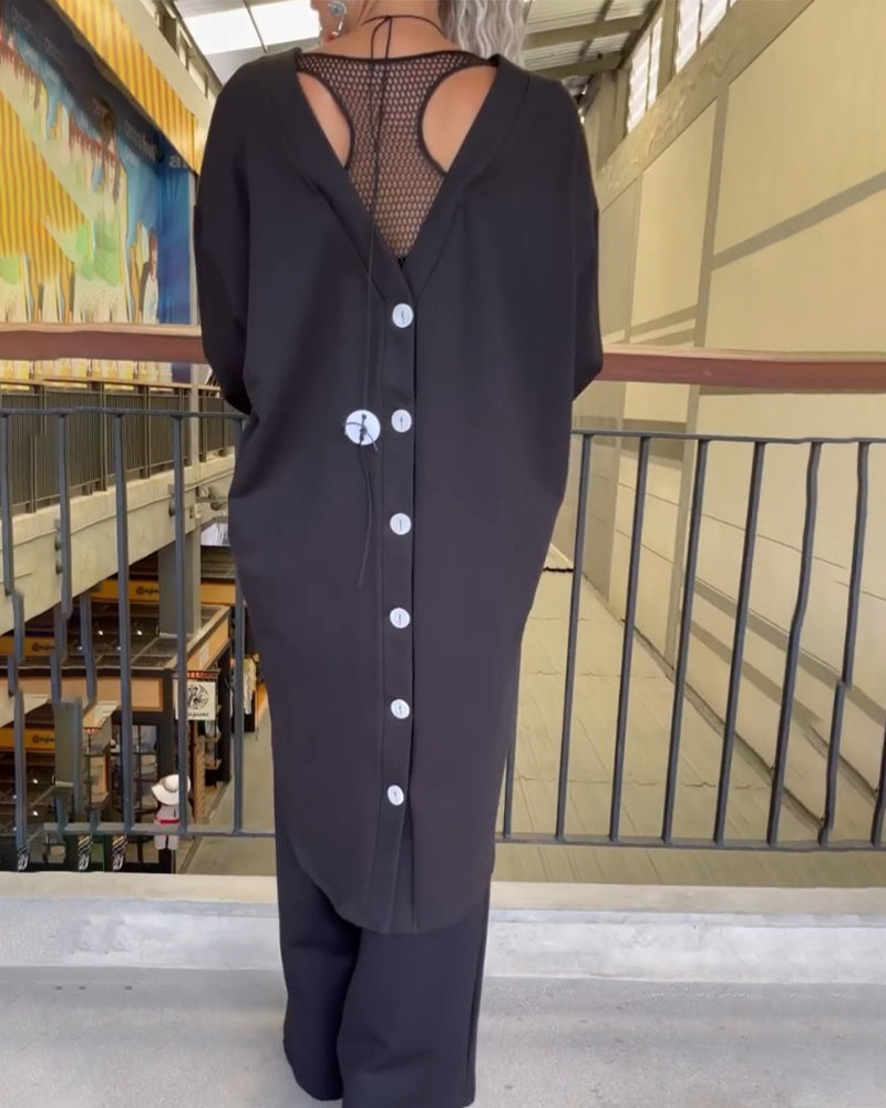 Loose-fitting long-sleeved top